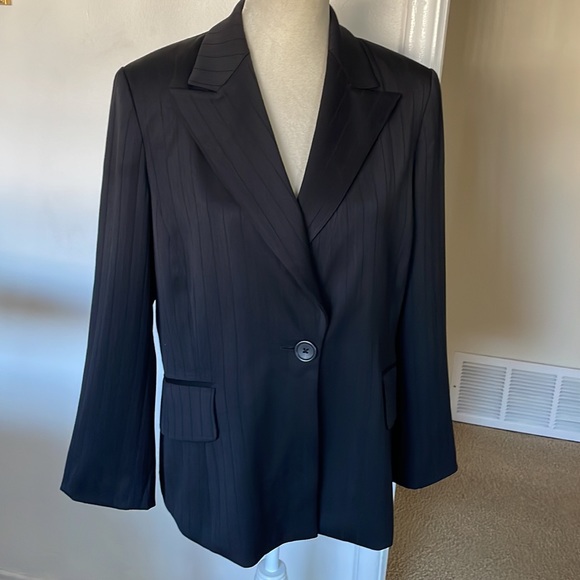 Banana Republic Jackets & Blazers - Banana Republic Women’s Black Single Button Jacket.